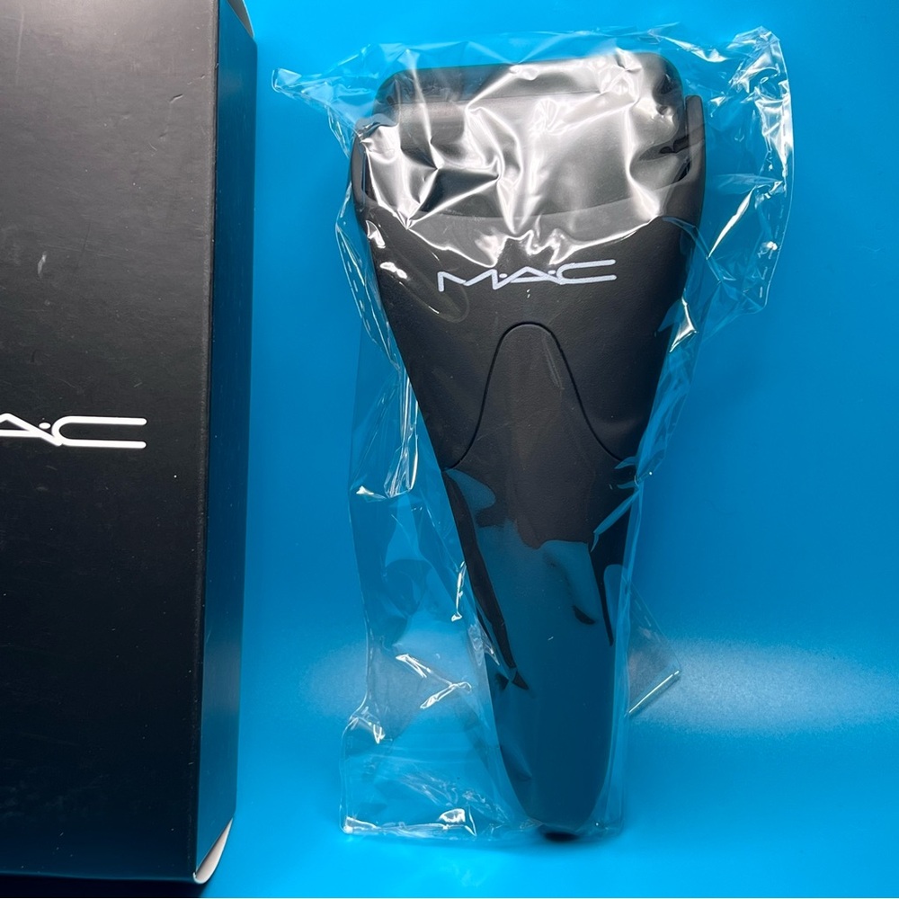 MAC Cosmetics Facial roller - New in box